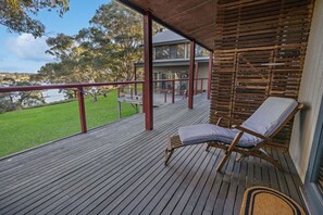 Terrace/patio - F&E Lakes Escape - East: A peaceful retreat nestled along the lakefront (Paynesville)