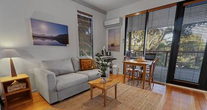 F and E Lakes Escape - East: A peaceful retreat nestled along the lakefront