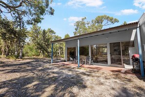 Exterior - Gippsland - Waterfront Retreat: Secluded lodges perfect for nature lovers (Forge Creek)