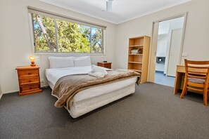 1 bedroom, free WiFi, bed sheets - Gippsland - Waterfront Retreat: Secluded lodges perfect for nature lovers (Forge Creek)