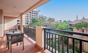 Premium-Apartment, Poolblick | Blick vom Balkon
