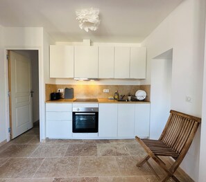 Kühlschrank, Ofen, Herdplatte, Geschirrspüler