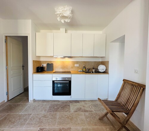 House with swimming pool in a green setting five minutes from the beach, unobstructed view