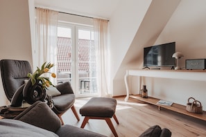 TV - Apartment 'Shenandoah' with Private Balcony, Shared Garden and Wi-Fi (Baltrum)