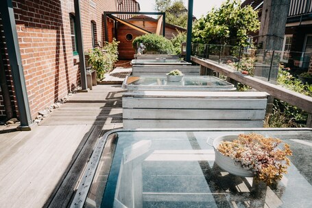 Outdoor spa tub. Apartment 'Shenandoah' with Private Balcony, Shared Garden and Wi-Fi