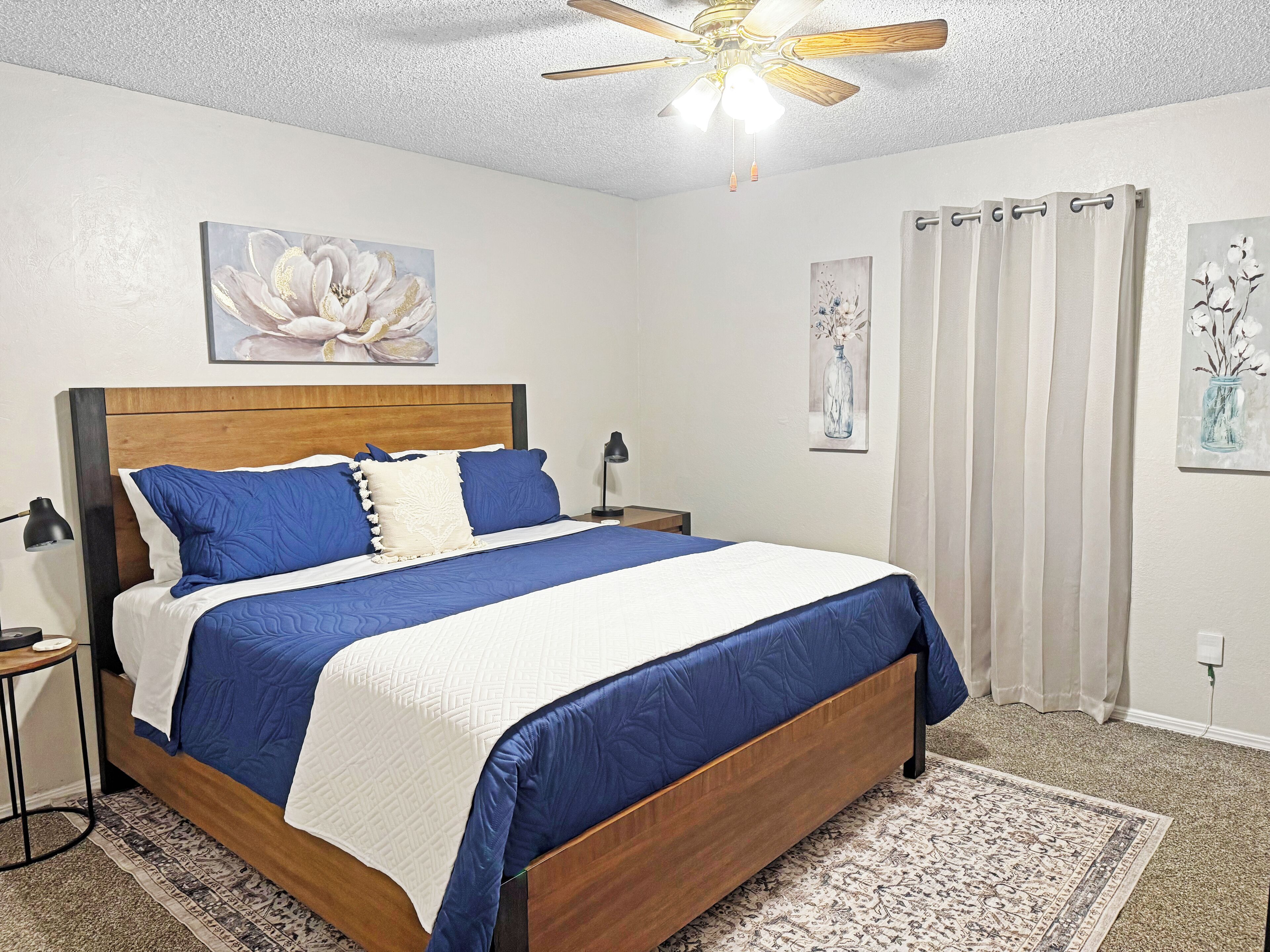 3 habitaciones, tabla de planchar con plancha y cuna de viaje 