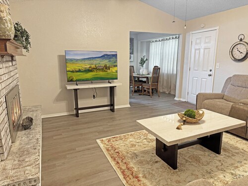 3-bdr house in beautiful Mustang with HighSpeed WiFi,   New furniture throughout