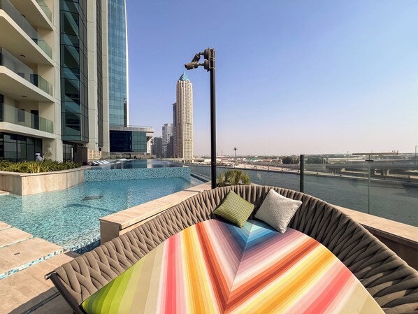 4 outdoor pools