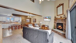 TV, fireplace