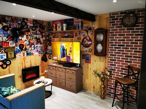 Interior - Brushwood (Longfossé)