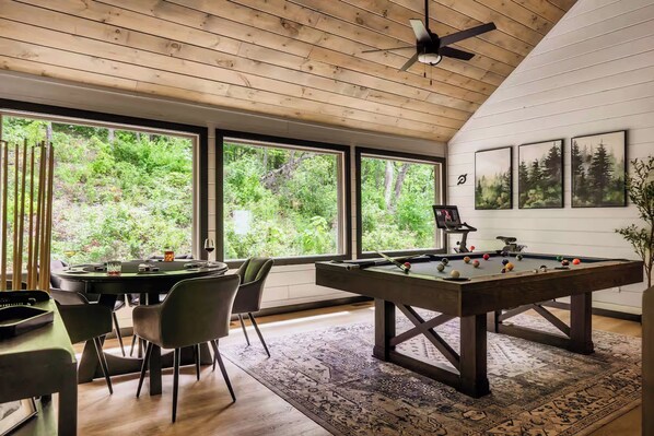 غرفة الألعاب