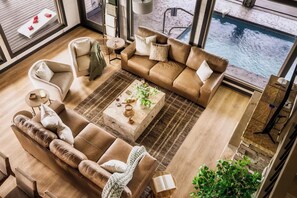 تلفزيون، مدفأة، ألعاب فيديو، مكتب