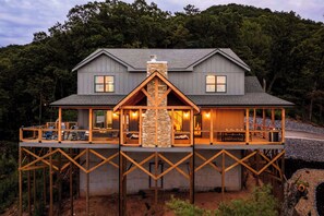 Exterior - 5 Suites | Incredible View | Pool | Spa | Theater (Sevierville)