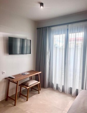 Soundproofing, free WiFi - La Mer Luxury Apartments (Ierissos)
