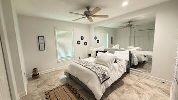 3 bedrooms, desk, iron/ironing board, free WiFi