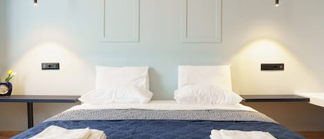 Deluxe-rum - 1 kingsize-säng - utsikt mot staden | Strykjärn/strykbräda och gratis wi-fi