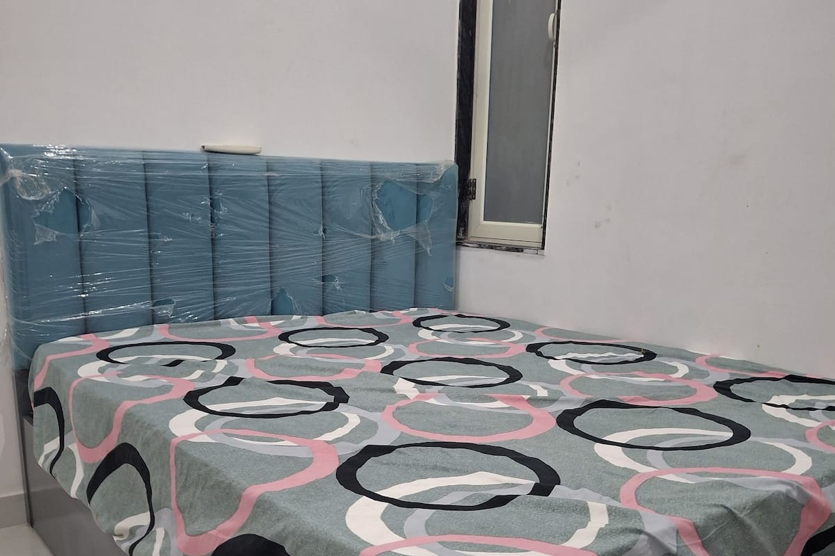 Lyxigt dubbelrum - utsikt mot poolen | Skrivbord, arbetsyta för laptop och gratis wi-fi