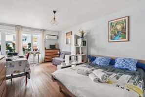 Iron/ironing board, WiFi, bed sheets