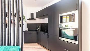 Réfrigérateur, micro-ondes, four, lave-vaisselle