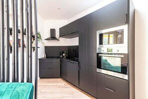 Kjøleskap, mikrobølgeovn, ovn og oppvaskmaskin