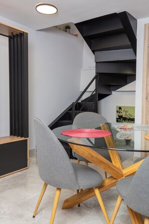 Dining - Charming 2-bedroom house with WiFi, AC in fantastic Athina (Athina)