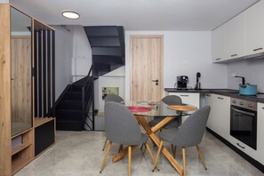 Interior - Charming 2-bedroom house with WiFi, AC in fantastic Athina (Athina)