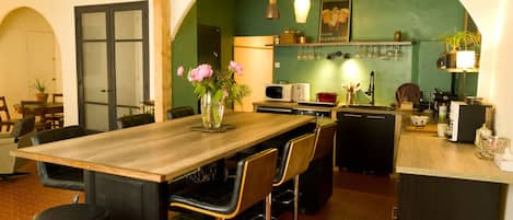 Microwave, oven, stovetop, dishwasher