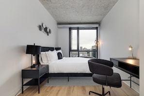 2 bedrooms, desk, iron/ironing board, WiFi