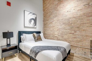 2 slaapkamers, een bureau, een strijkplank/strijkijzer, wifi