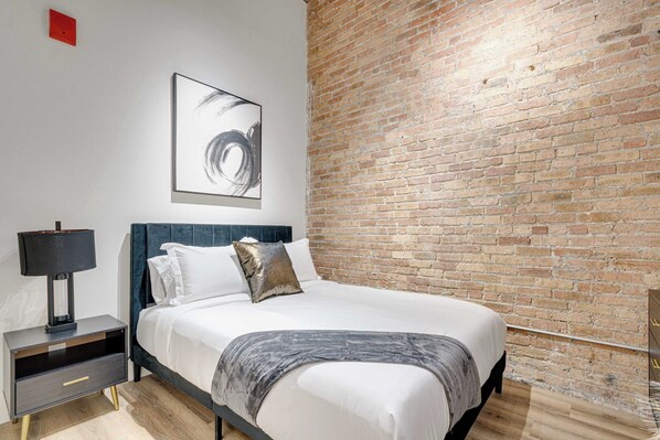 2 bedrooms, desk, iron/ironing board, WiFi