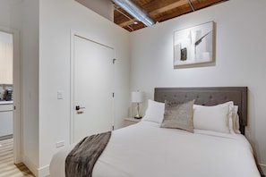 2 bedrooms, desk, iron/ironing board, WiFi