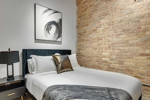 2 bedrooms, desk, iron/ironing board, WiFi