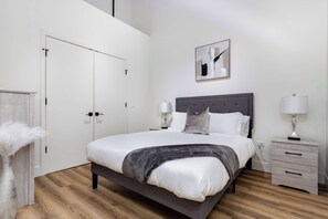 2 bedrooms, iron/ironing board, WiFi, bed sheets - River North Rooftop With In and Out Parking 6 (Chicago)