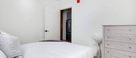 2 bedrooms, iron/ironing board, WiFi, bed sheets