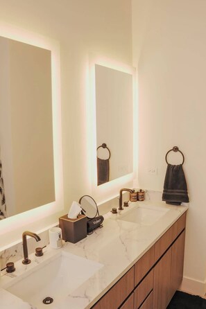 Shower, hair dryer, towels