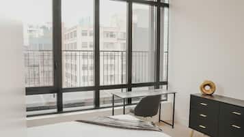 2 habitaciones, escritorio, tabla de planchar con plancha y wifi