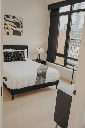 2 bedrooms, desk, iron/ironing board, WiFi