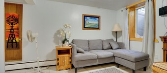Walk to Lake George: Guest Suite in Oak Grove