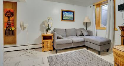 Walk to Lake George: Guest Suite in Oak Grove