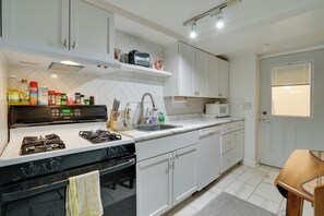 Apartment (0 Bedroom) | Interior