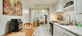 Walk to Lake George: Guest Suite in Oak Grove