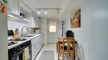 Apartment (0 Bedroom) | Interior