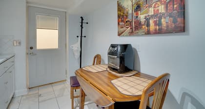 Walk to Lake George: Guest Suite in Oak Grove