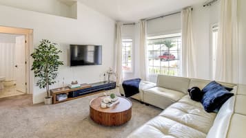 Rumah (3 Bedrooms) | Bagian depan properti