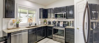 7 Mi to Dtwn: Charming Retreat w/ Yard in Boise