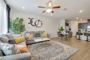Apartment (3 Bedrooms) | Front of property