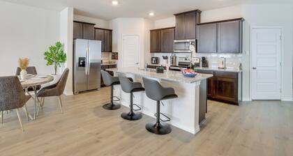 12 Mi to Dtwn Mckinney: Modern Gem w/ Patio & Yard