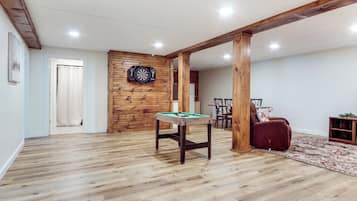 House (5 Bedrooms) | Interior