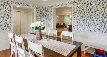 Mtn-view Pleasantville Home on 100 Acres!