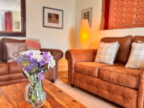 Smart TV - Stunning Jurassic 3-bed with views over Lyme Bay. (Lyme Regis)